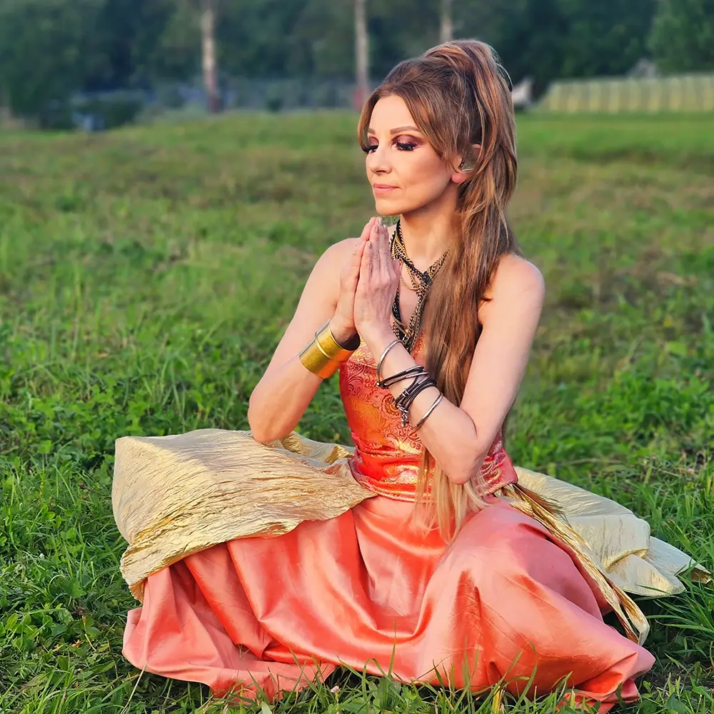 Ирина Нельсон на YONI FEST: концерт проекта GAYATRI практика Йога голоса йога мантровая музыка и медитативные практики