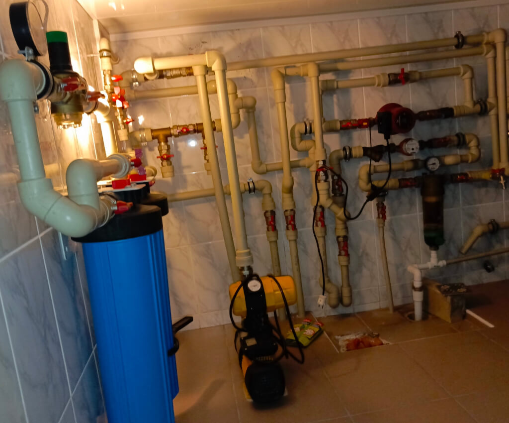 Монтаж трубопровода в частном доме в Краснодаре 