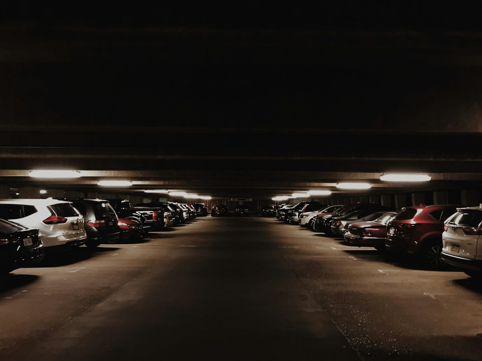 Подземный паркинг жилого комплекса на регулярном обслуживании