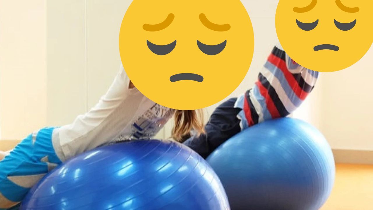 Дети на фитболе