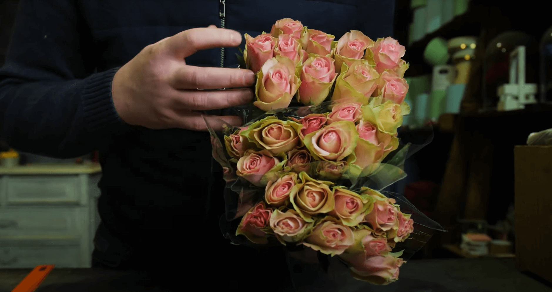 розы Bella Rose от Heritage Flowers и Confidential от Zena Roses