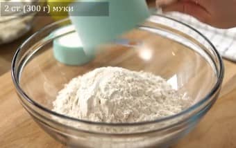 Приготовление насыпного пирога с творогом и яблоками в духовке: шаг 1