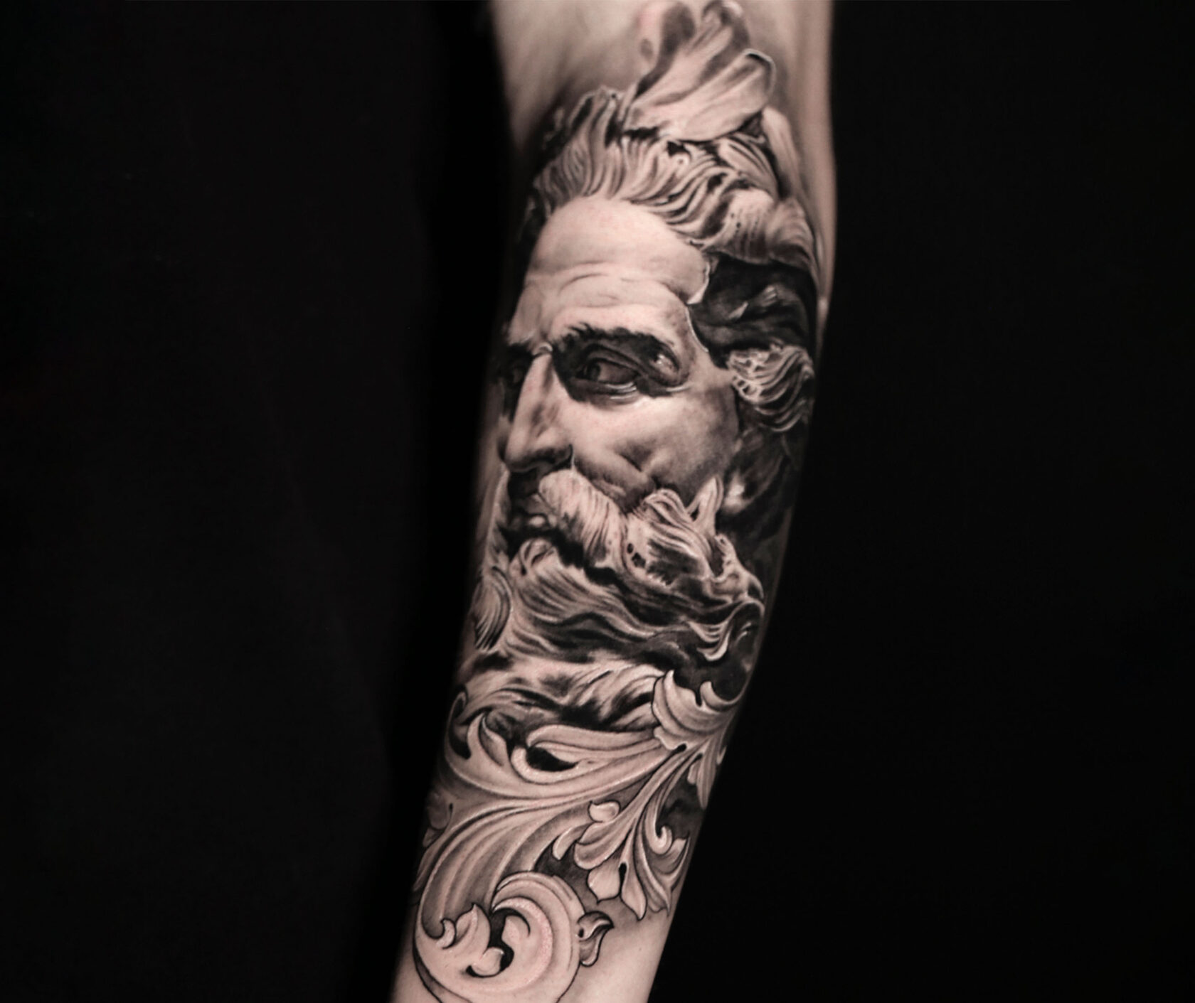 тату треш полька, черно-белое тату, тату в черно-белом стиле, реализм тату, татуировка в ростове, тату ростов-на-дону, татуировка, тату студия ростов, лаки стайл тату, исправление перекрытие тату