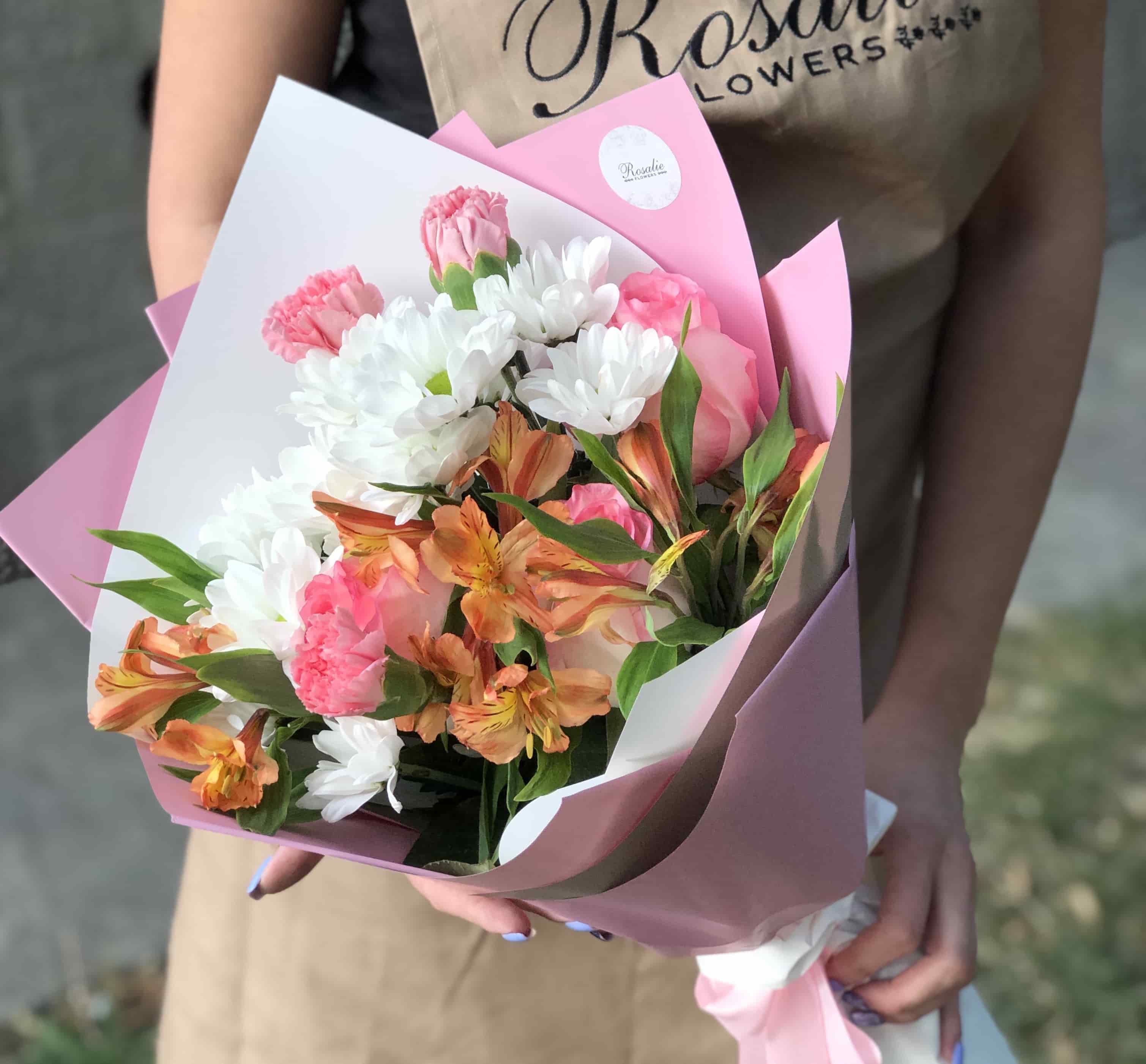 Купить букет цветов Мягкий румянец в Алматы с доставкой - Roslie Flowers
