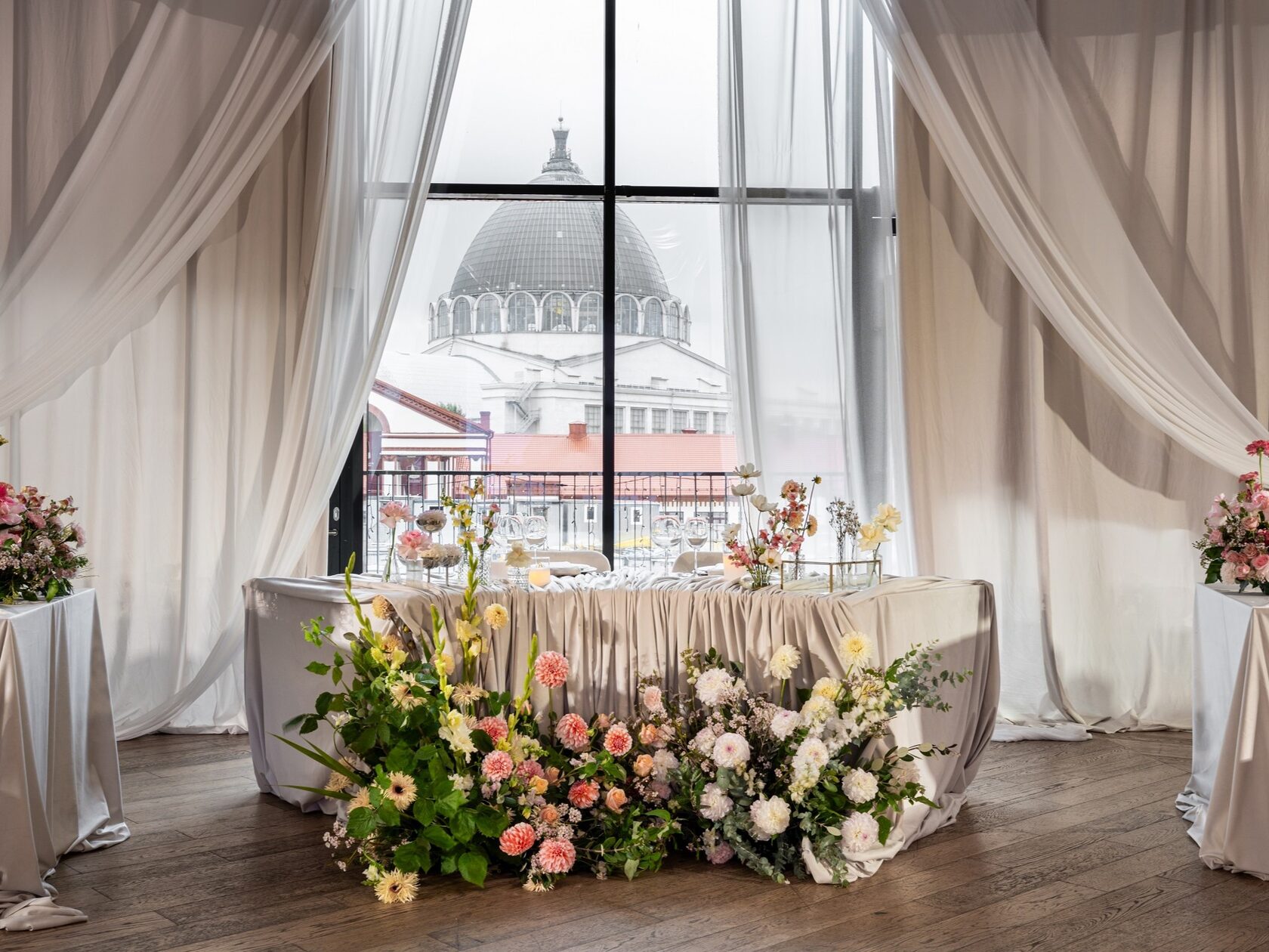 Летняя терраса бутик-отеля «Ривьера на Подоле»: уникальная панорама, изысканная кухня и свадебные банкеты