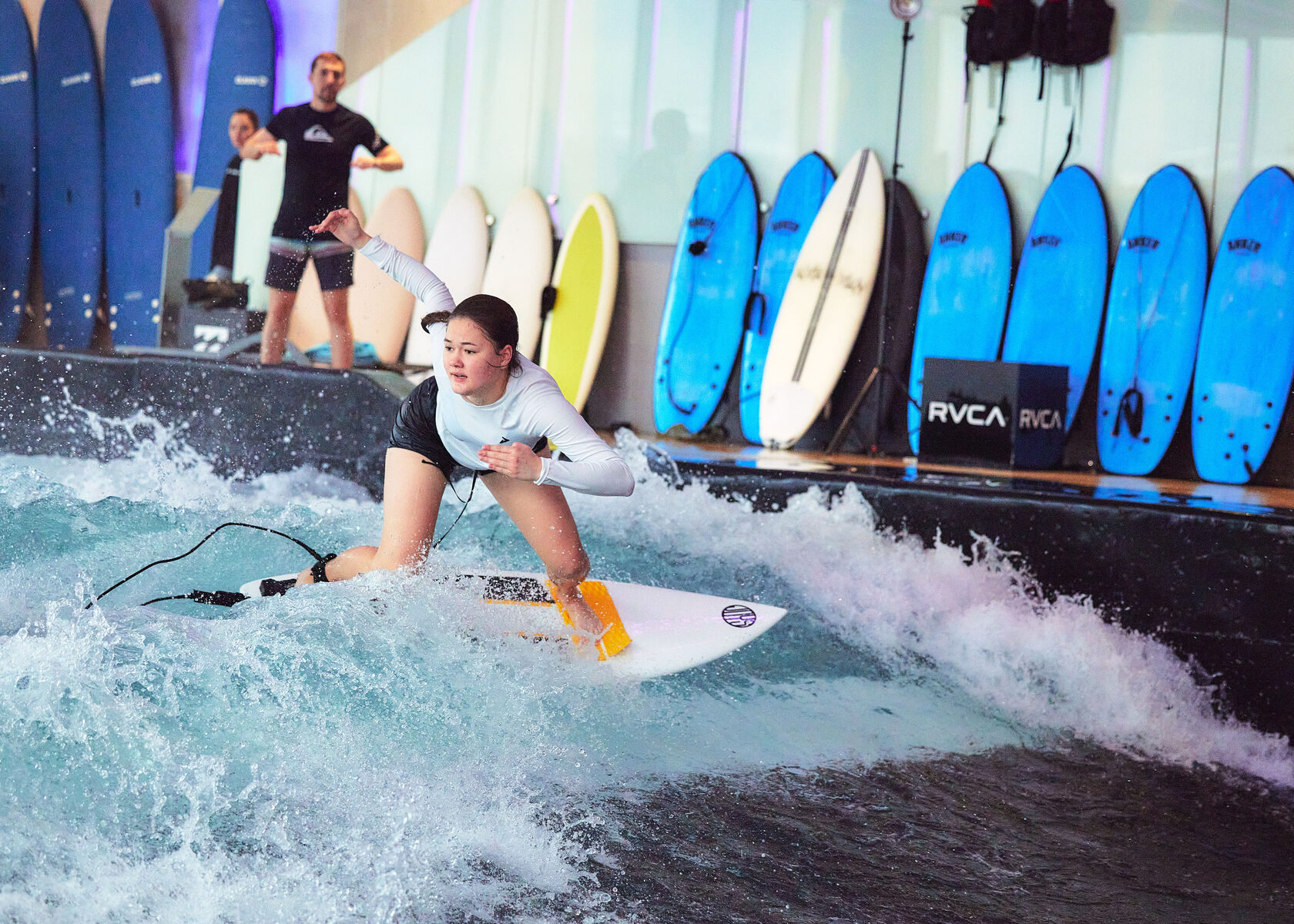 Серфинг в Москве - искусственная волна для обучения серфу в SURF ...