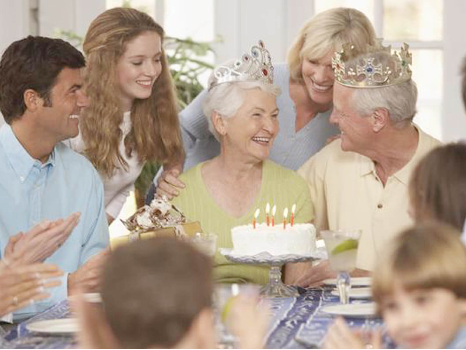 Рождения семьи общество. Семейное торжество. С днем рождения семьи. Семейные праздники. Семейный праздник день рождения.