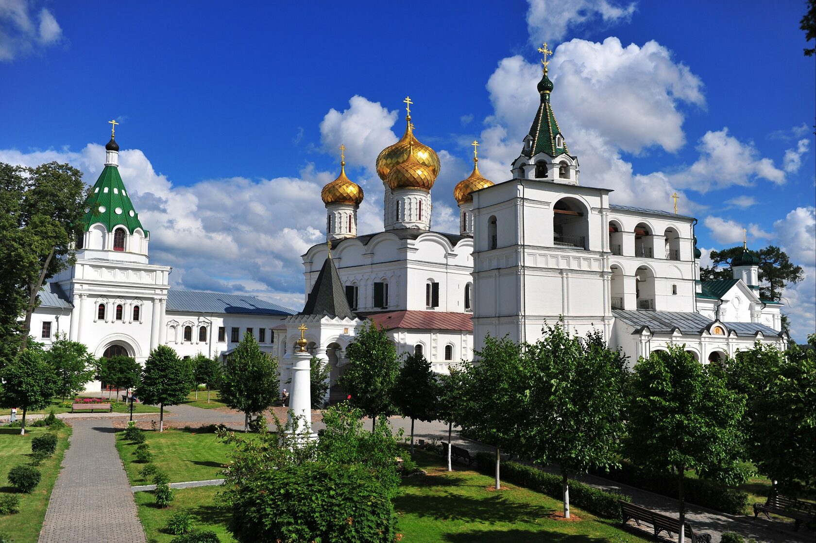 Ярославль новгород. Старинная Кострома Ипатьевский.