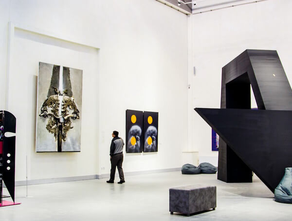 Организация выставки современного искусства