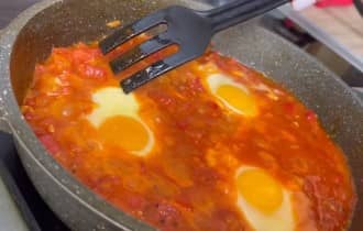 Приготовление шакшуки с болгарским перцем и помидорами: шаг 12