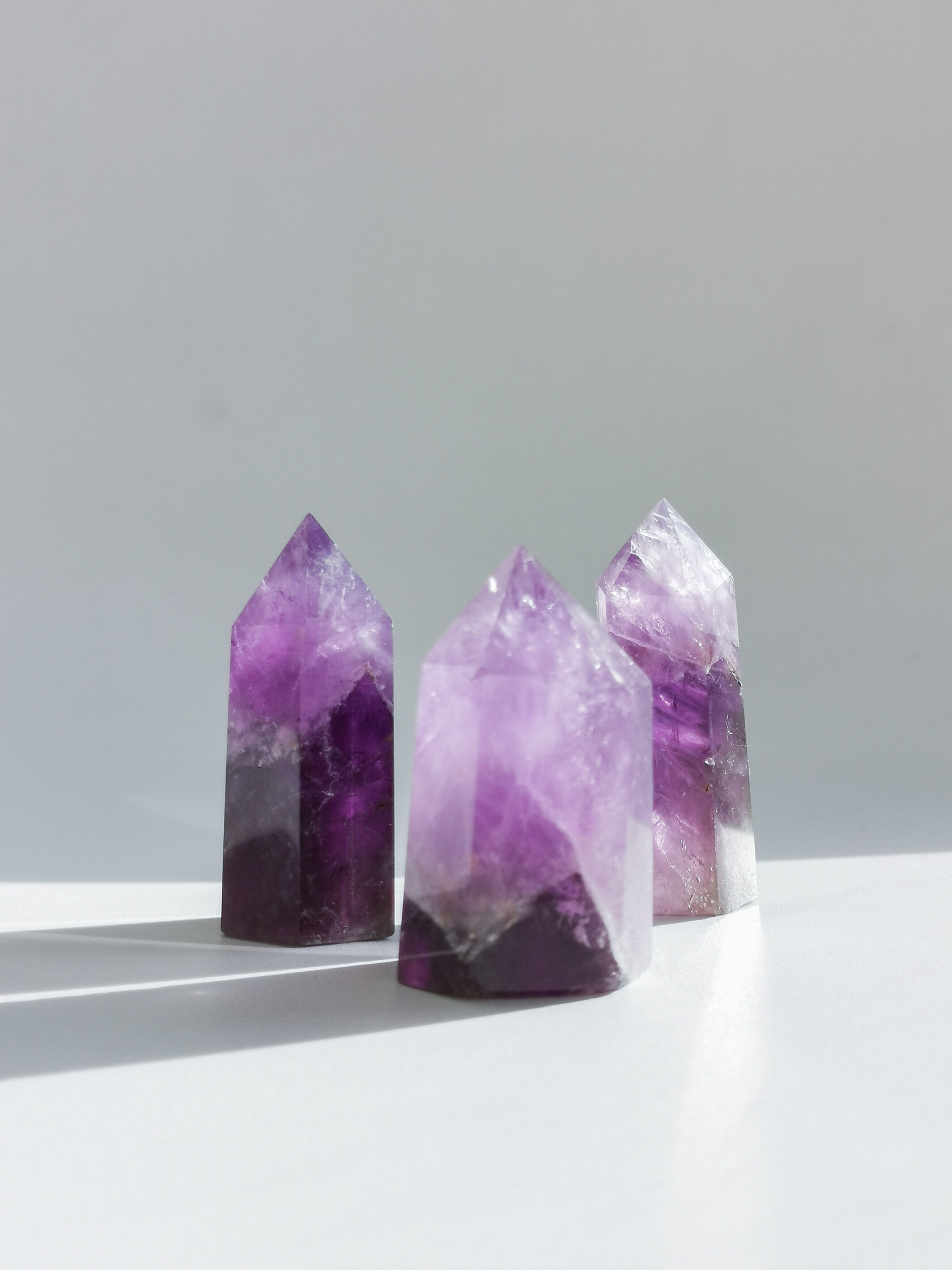 Аметист лавандовый натуральный кристалл