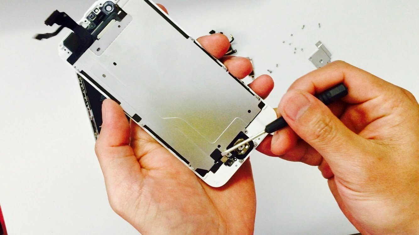 Стоимость ремонта экрана телефона. Iphone XR экран. Замена дисплея iphone XR. Починить экран телефона. Починка экрана телефона.