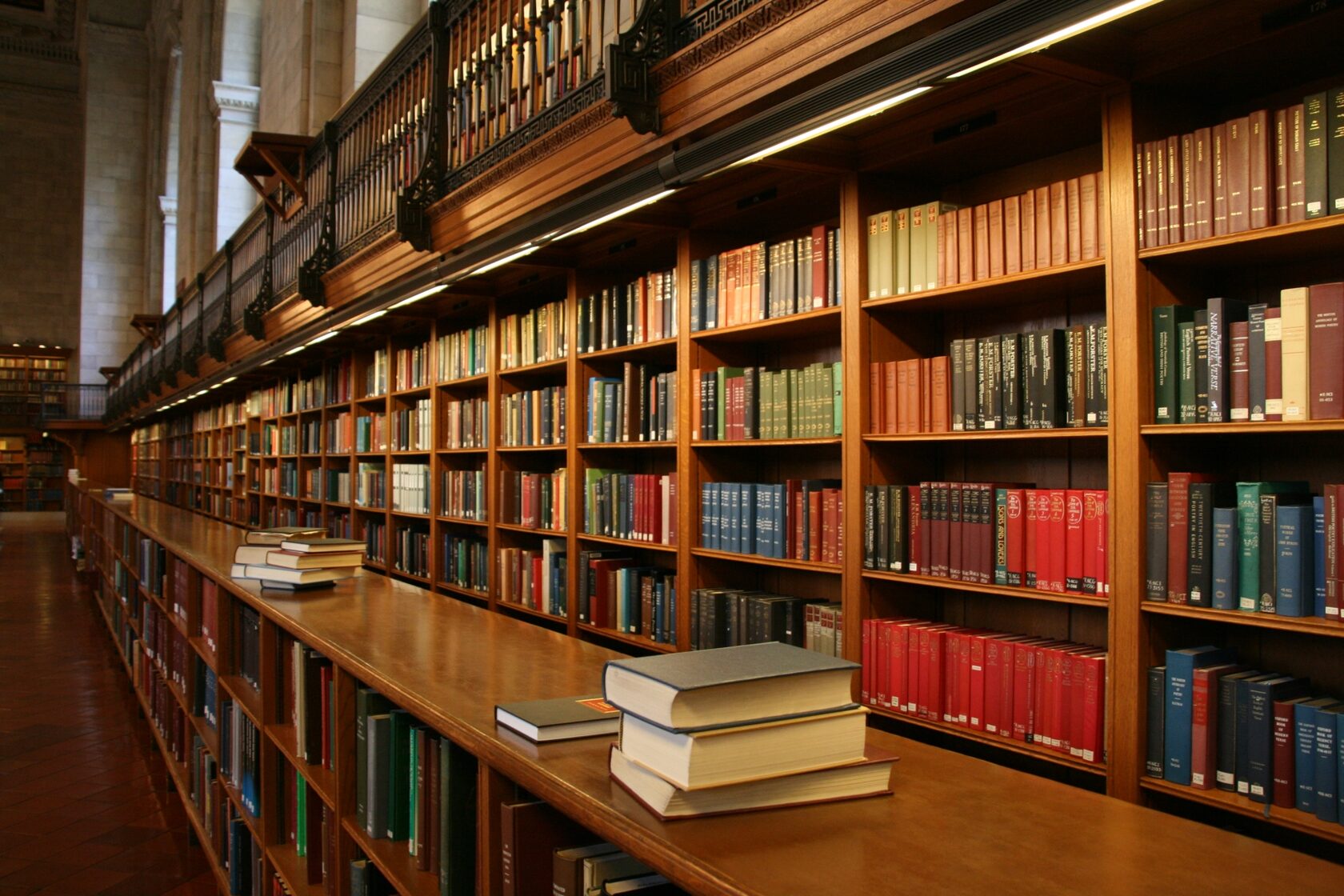 Сайт с любыми книгами. Библиотека Англии 1653. Библиотека фото. Библиотека фон. Красивая библиотека.