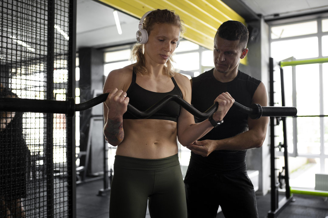 тренер в фитнес-клубе в москве или в студии кинезиопилатеса