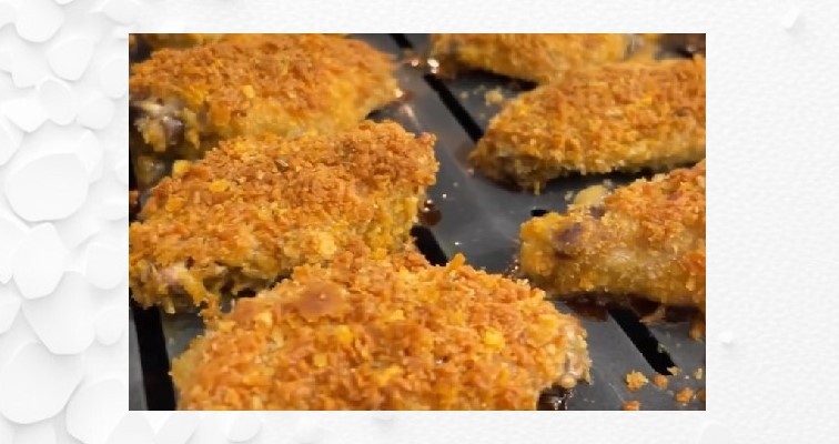 Приготовление куриных крыльев в сырной панировке в духовке: шаг 7