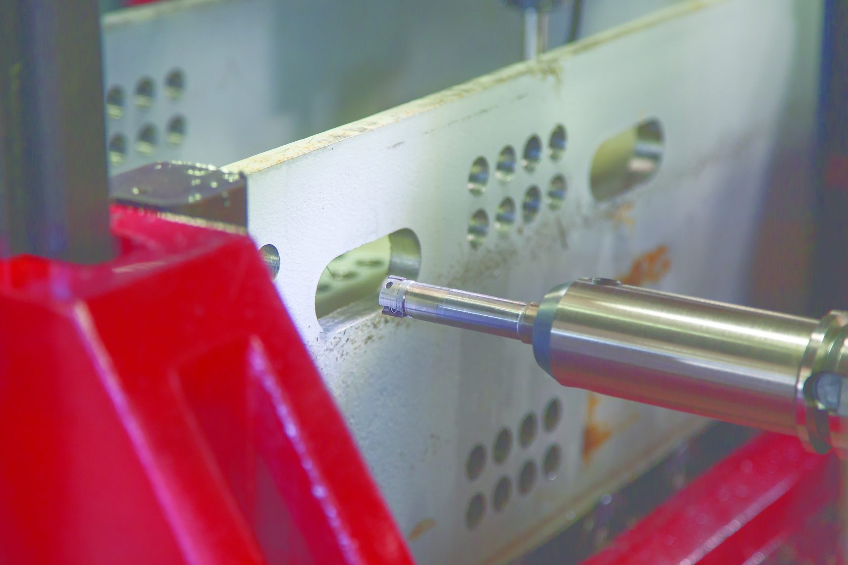 сверление балки. станок для сварной балки. сверло для балок перекрытия. бур для сверления плит перекрытия. сверление балки.