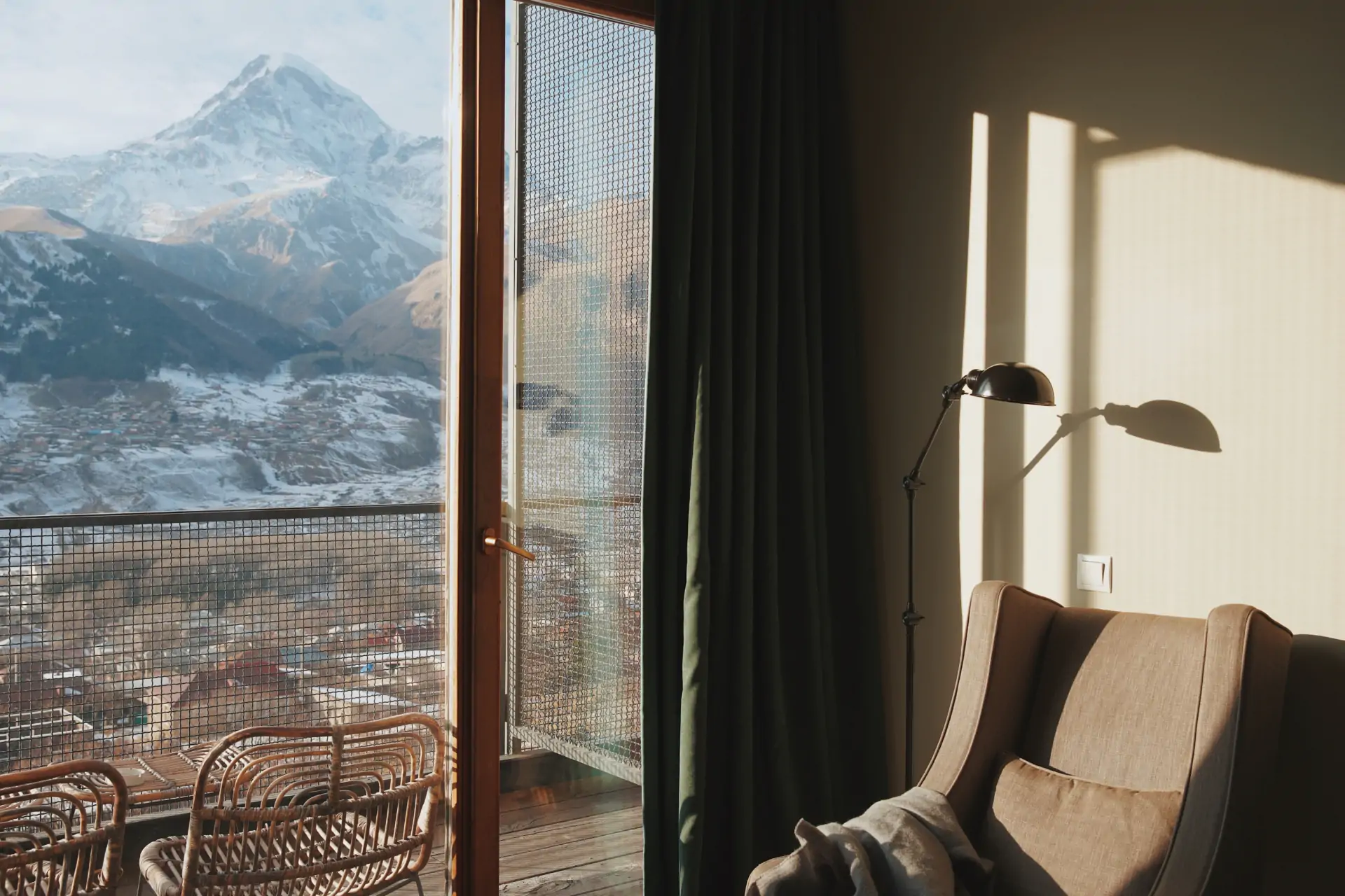 Rooms Hotel Kazbegi фасад