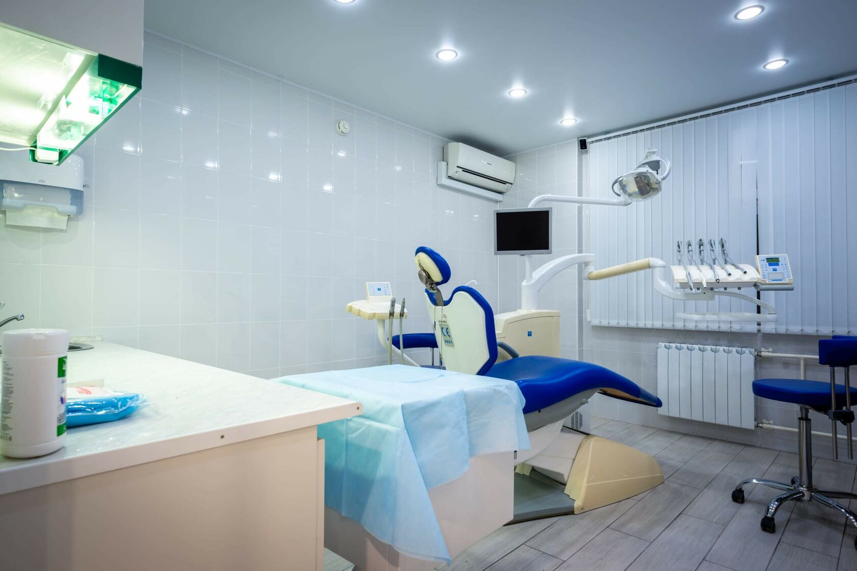 временный протез на мультиюнитах на 4 имплантах. внутрислизистые зубные имплантаты. имплантация зубов улыбка. имплантация анапа. имплантация челюсти на 4 имплантах.