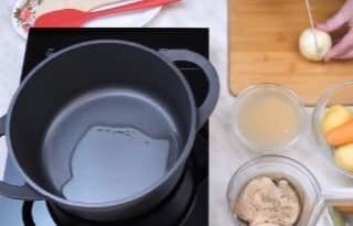 Приготовление супа из консервированной горбуши: шаг 3