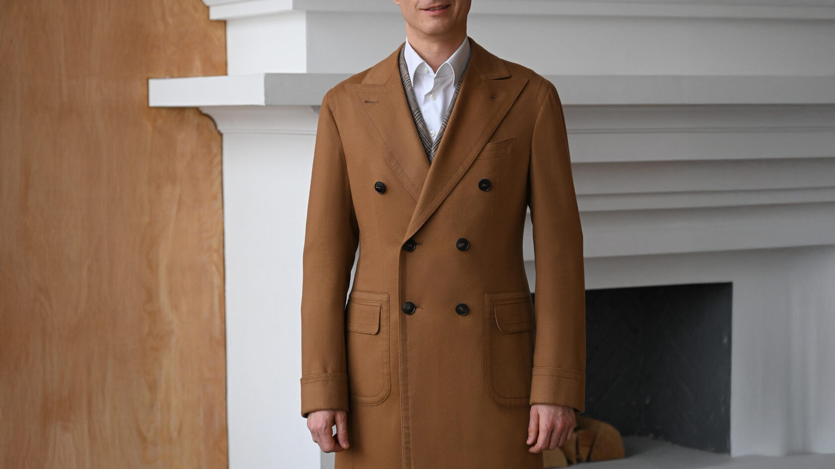 Пальто поверх костюма