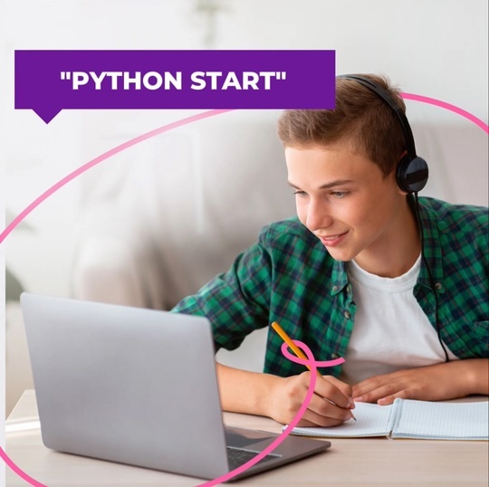 Ученик за компьютером обучается