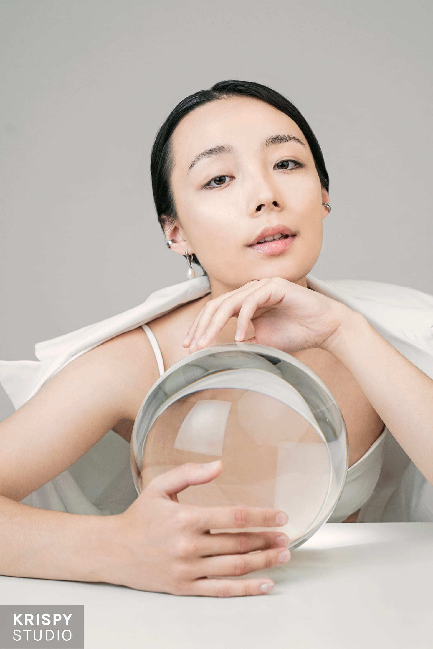 Профессиональная съемка модели с BB Cream Limoni: подбор образа, студия, реквизит, макияж и стилист.