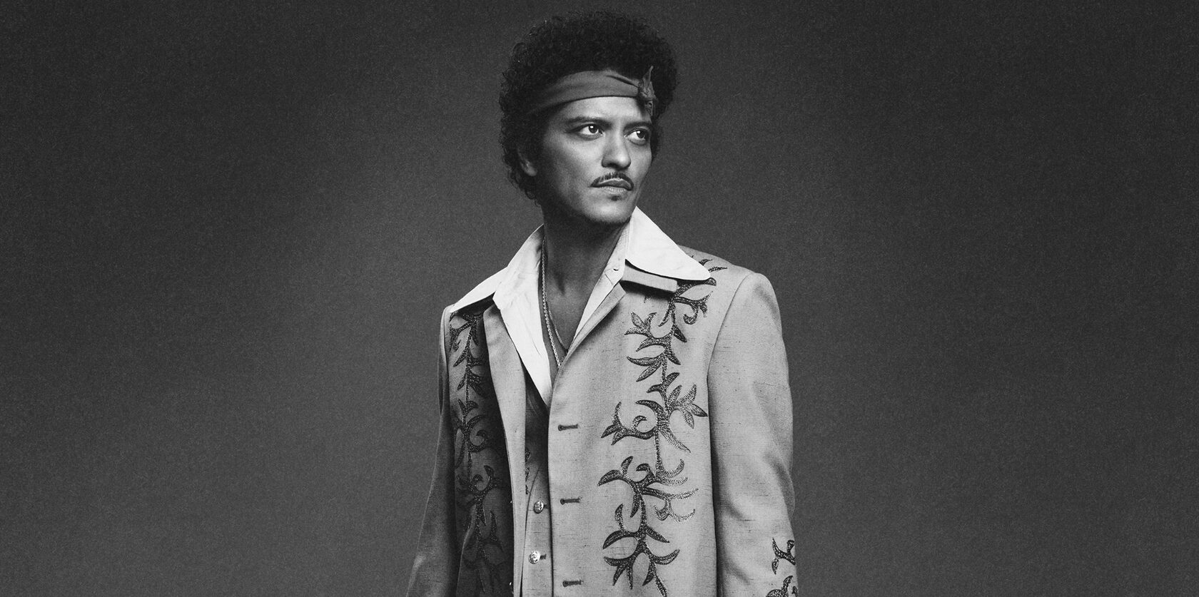 Bruno Mars The Romantic Tour 2026: стадионные концерты в Париже, Берлине, Амстердаме, Мадриде и Милане. Даты, площадки, стиль шоу и регалии артиста.