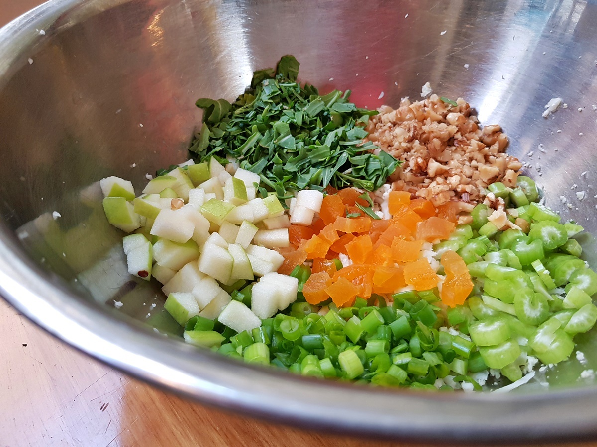 Салат с цветной капустой, зеленью и курагой. Вкусный Израиль. Рецепты.