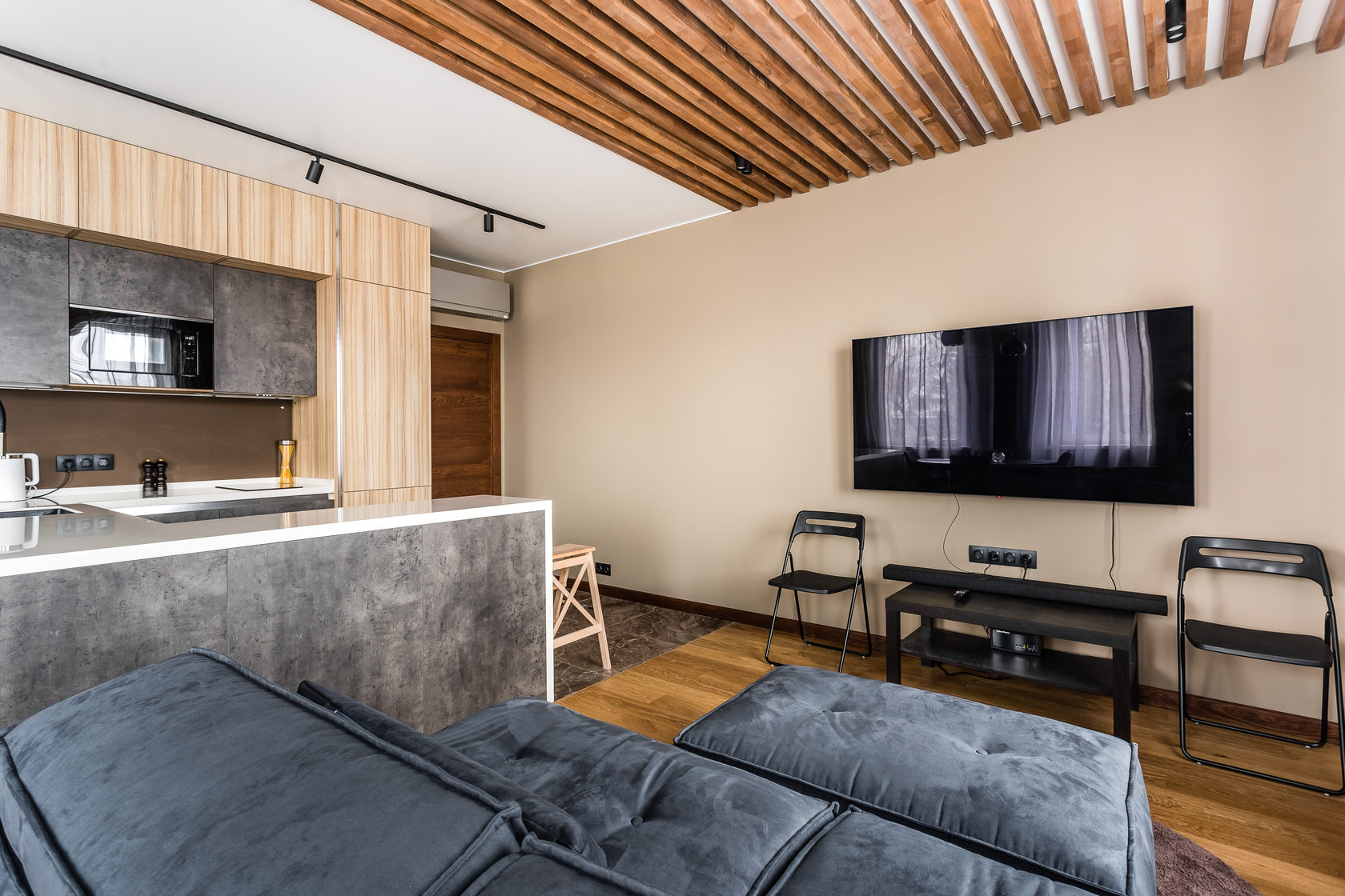 Потолок и общий вид ванной комнаты