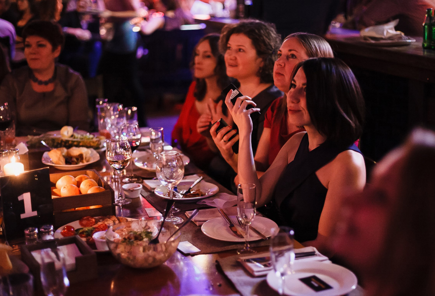 Quiz москва. Quiz москва. Интеллектуальная игра в баре. Quiz москва. Квиз плиз логотип.