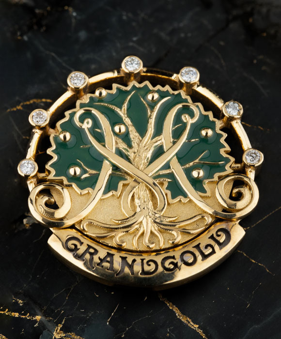 Готовый значок Grand Gold крупным планом