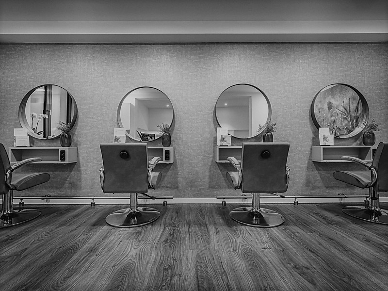 7к рабочее зеркало 7k new pics. Салон красоты с круглыми зеркалами. Круглые зеркала для парикмахеров. Зеркало для парикмахерской.
