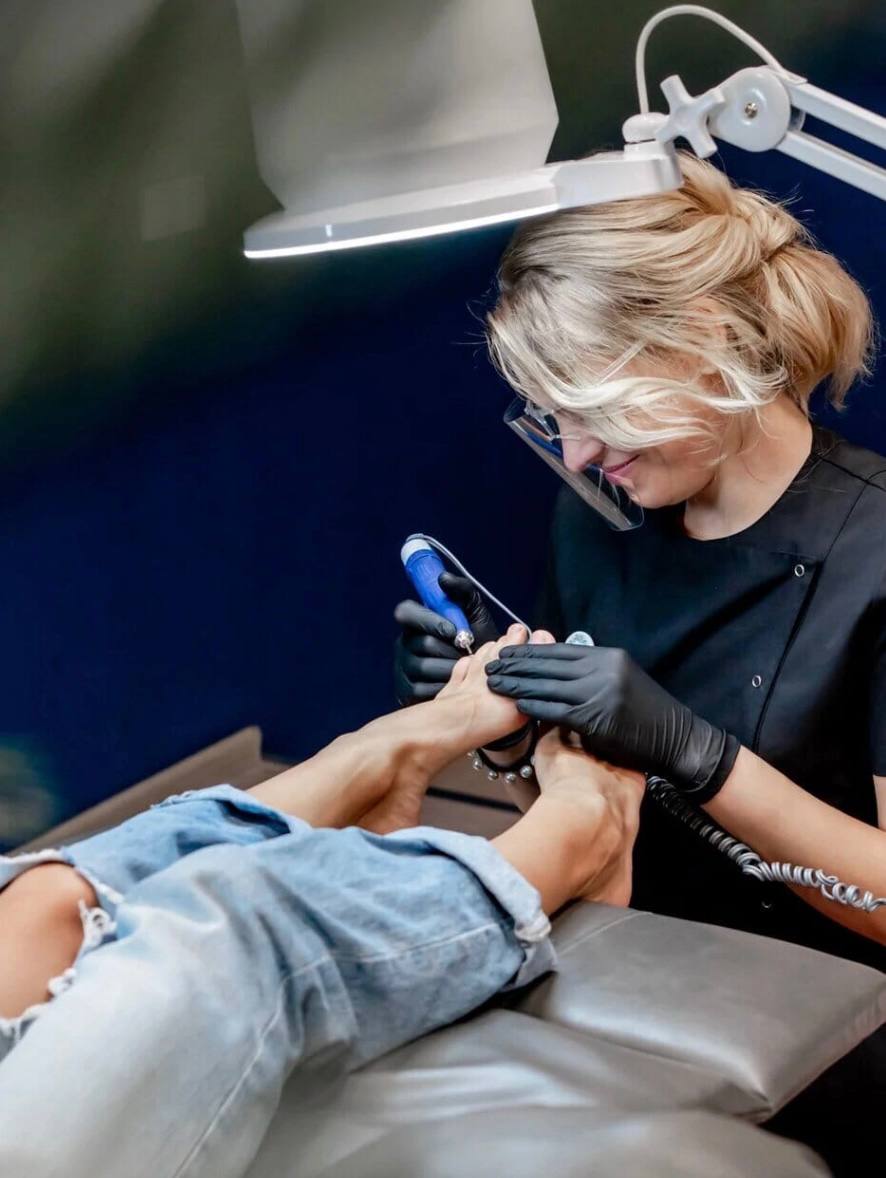 маникюр и педикюр