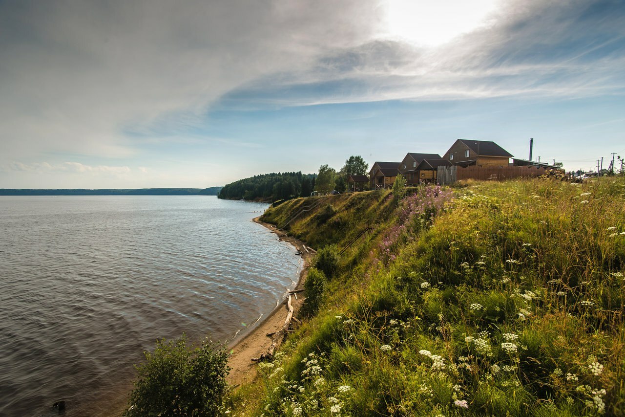 Отдых на берегу реки пермский край. Шемети Пермский край. Белый берег Пермь Шемети база отдыха. Шемети база белый берег.