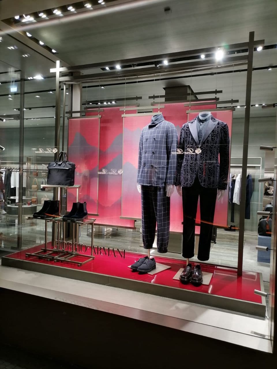 Оформление витрин брендовых магазинов