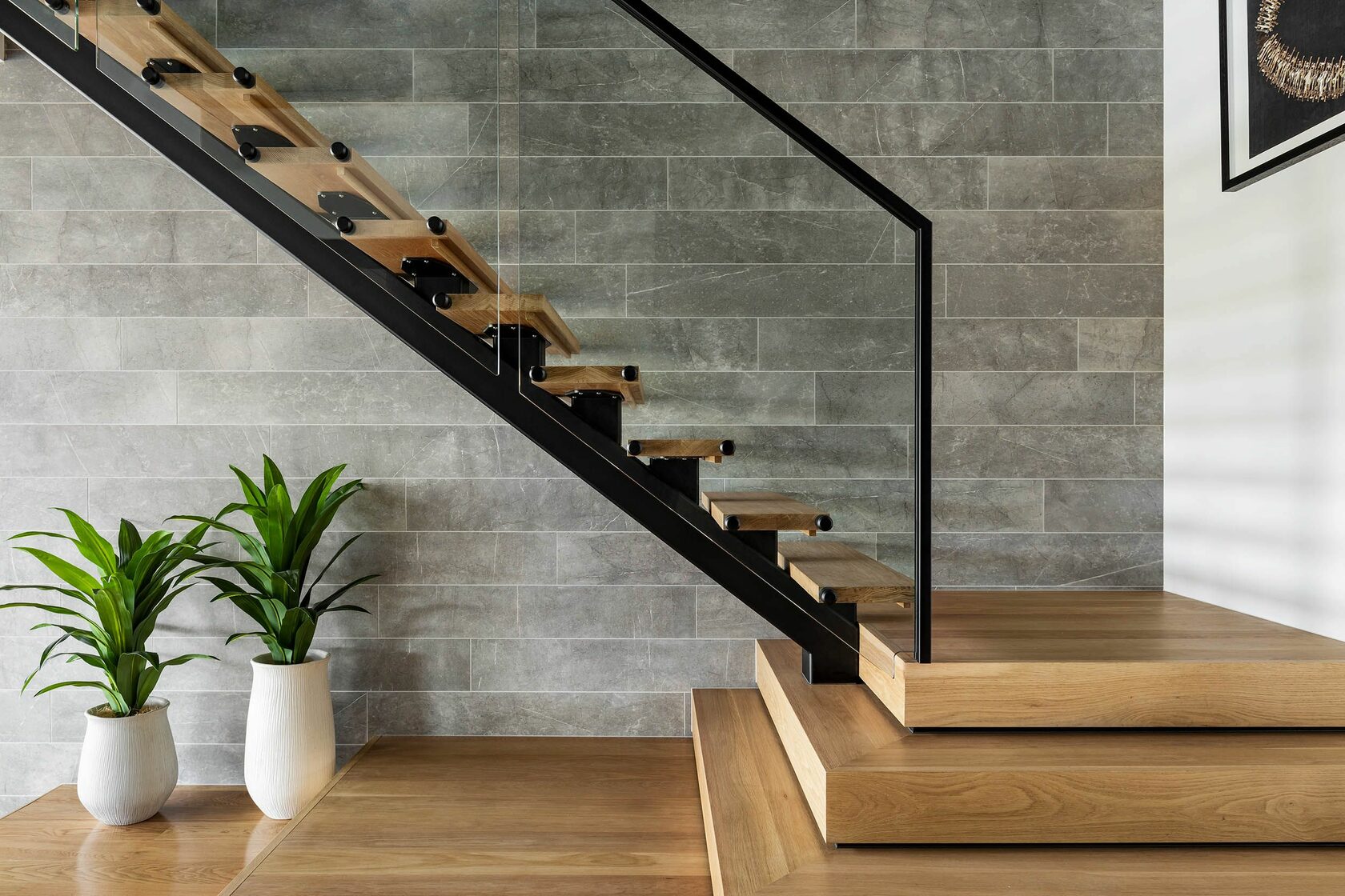 лестницы на металлокаркасе с деревянными ступенями фото