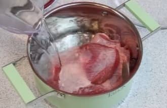 Приготовление «Ленинградского» рассольника с перловкой: шаг 1