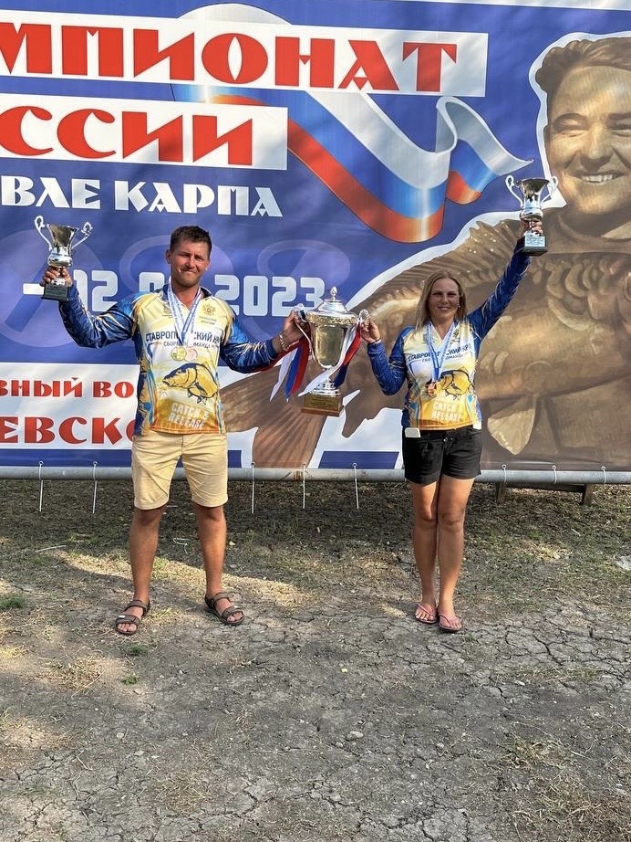 Команда Неудержимые PRB с кубками Чемпионата России