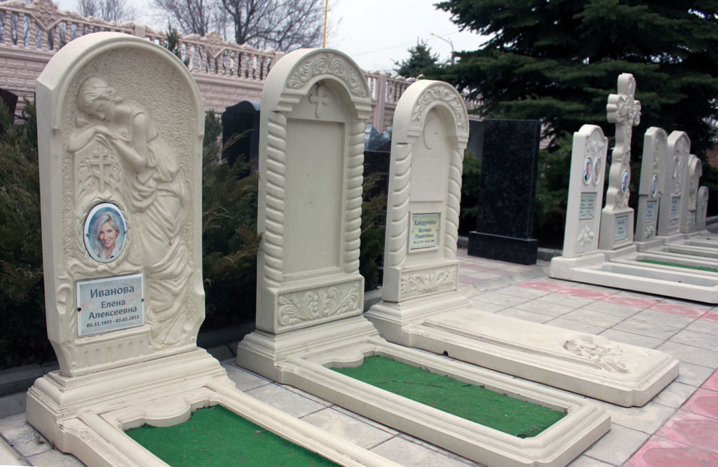 бетонные памятники