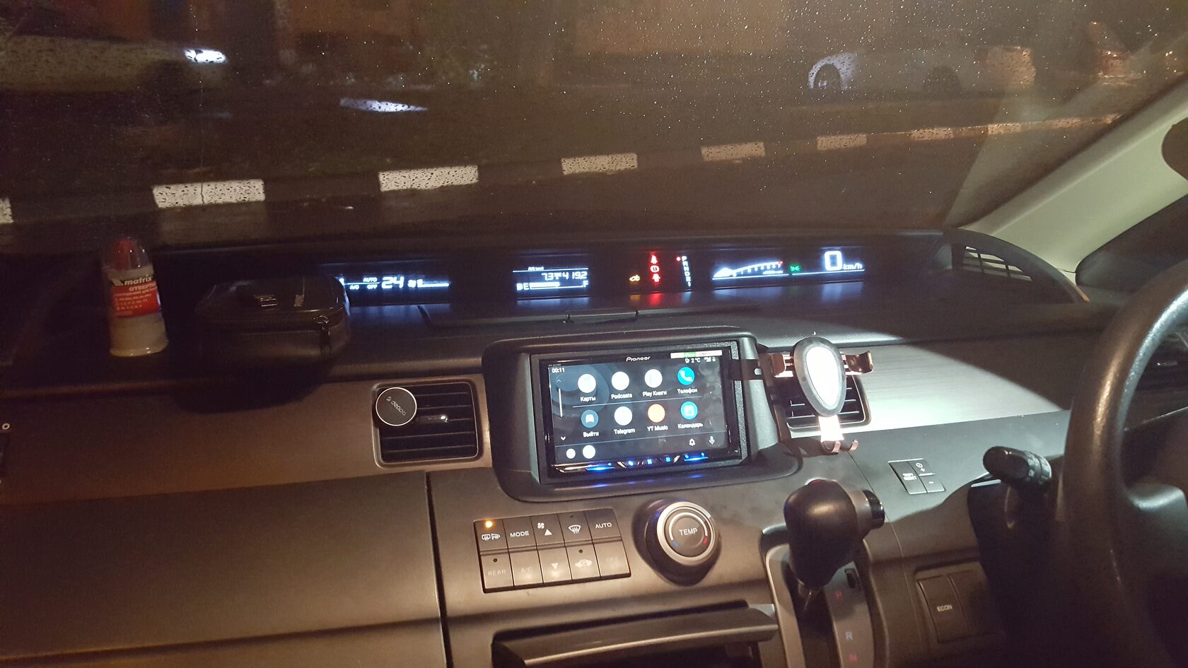 замена магнитолы honda stepwgn