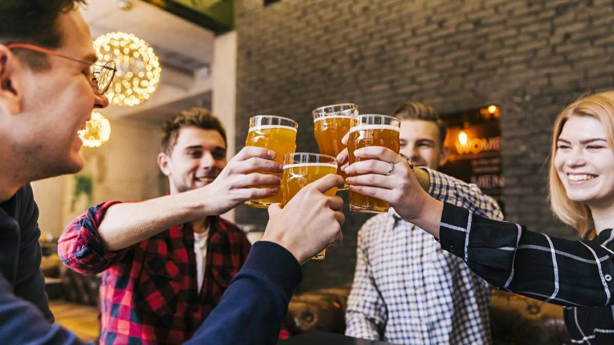 фото нанесения макияжа на лицо девушки 