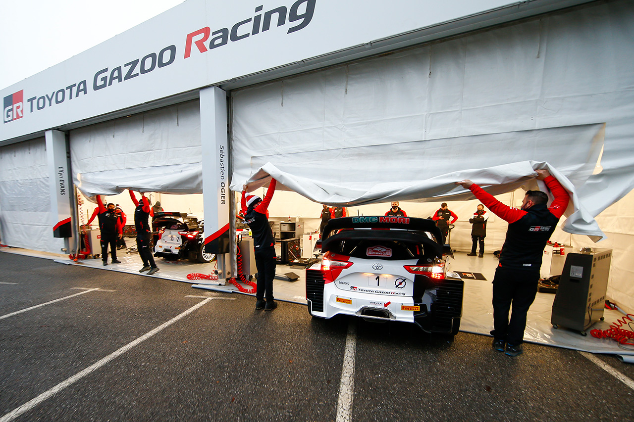 Автомобили Yaris WRC в расположении команды Toyota, ралли Монте-Карло 2021