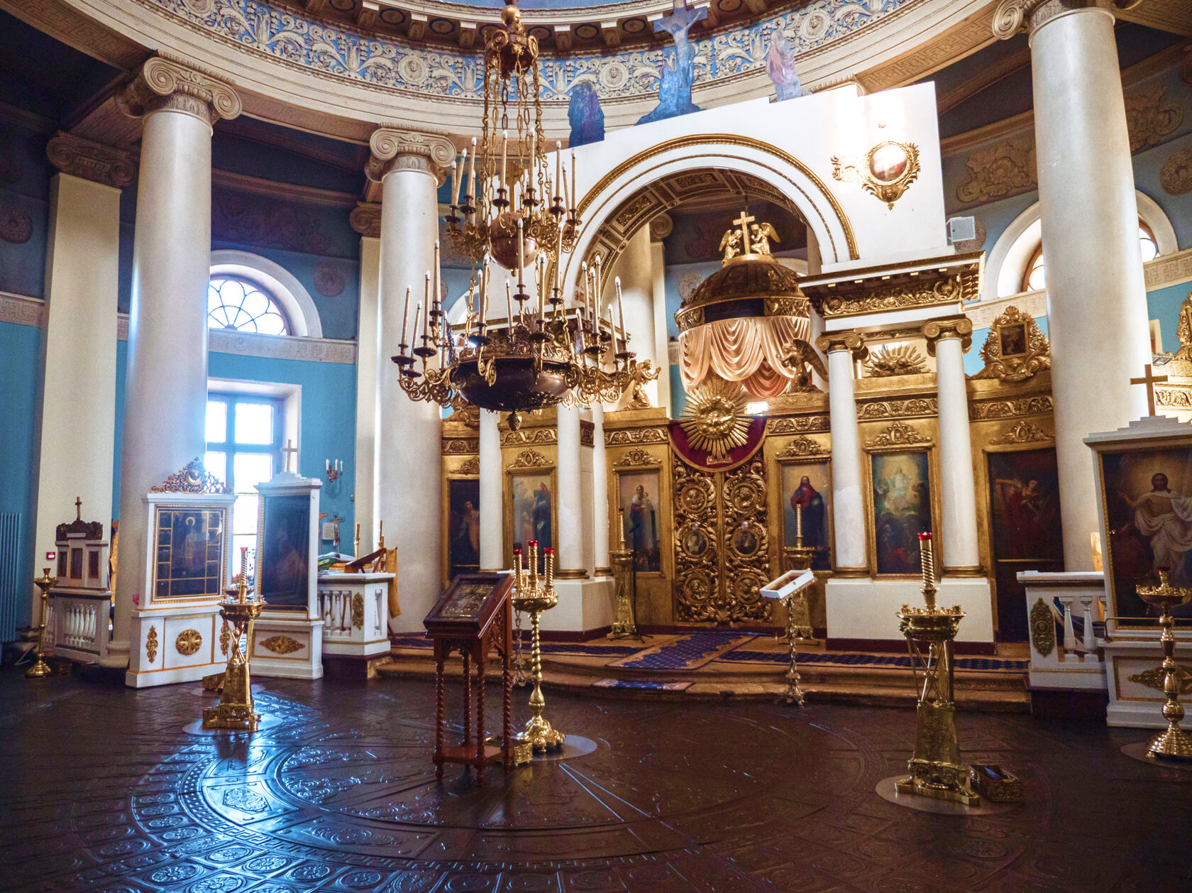 Чугунный пол у алтаря в Скорбященском храме на Большой Ордынке