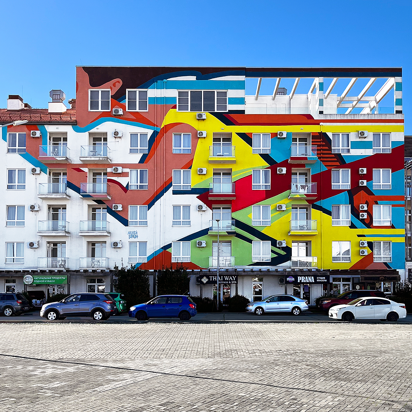 Роспись площадью 615 м² в Сочи. Мурал авторства Алексея Бархана.