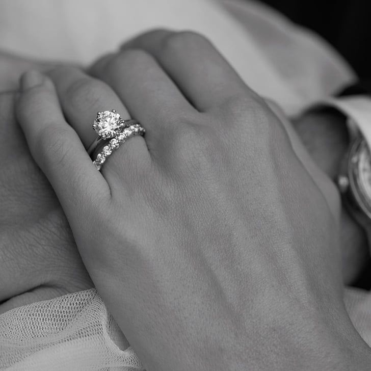 Обручальное кольцо в паре с помолвочным