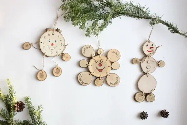 Елочные игрушки из спилов