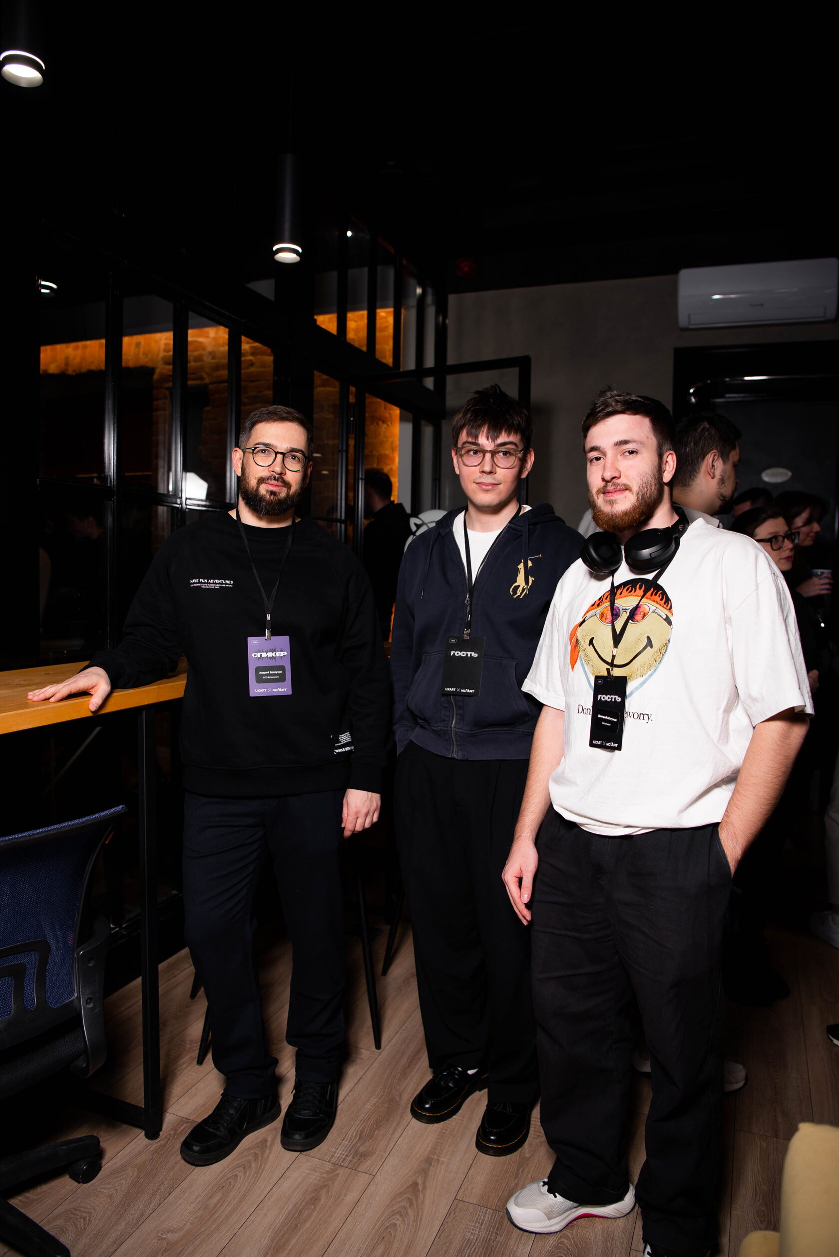 Первое офлайн-мероприятие. Как три человека съели всю еду, презентации спикеров делались за час до старта, собралось 50 фаундеров агентств и чего мы со всем этим делали