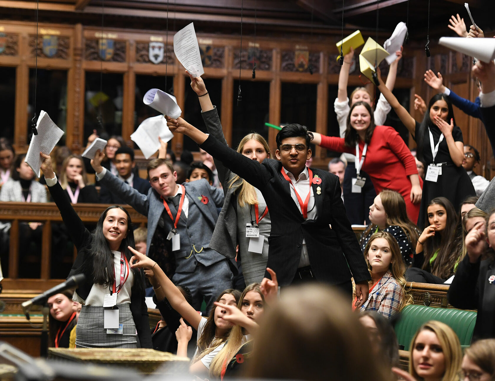 Сколько лет существует парламент. Молодежь парламент. Женщины в парламенте. Дебаты в парламенте Великобритании. Молодежный парламент Великобритании.