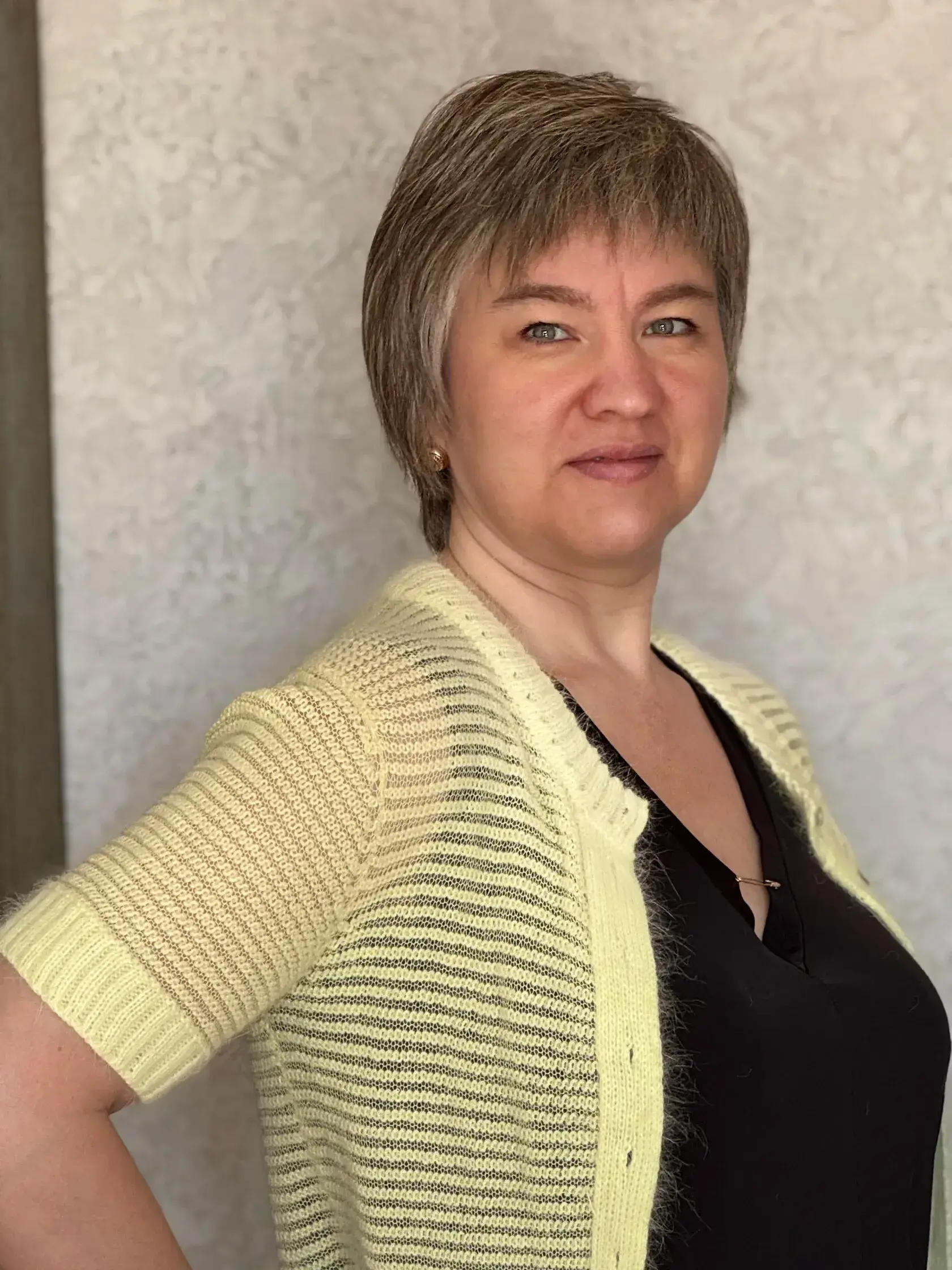 Женский желтый кардиган на пуговицах, весенняя мода 2025