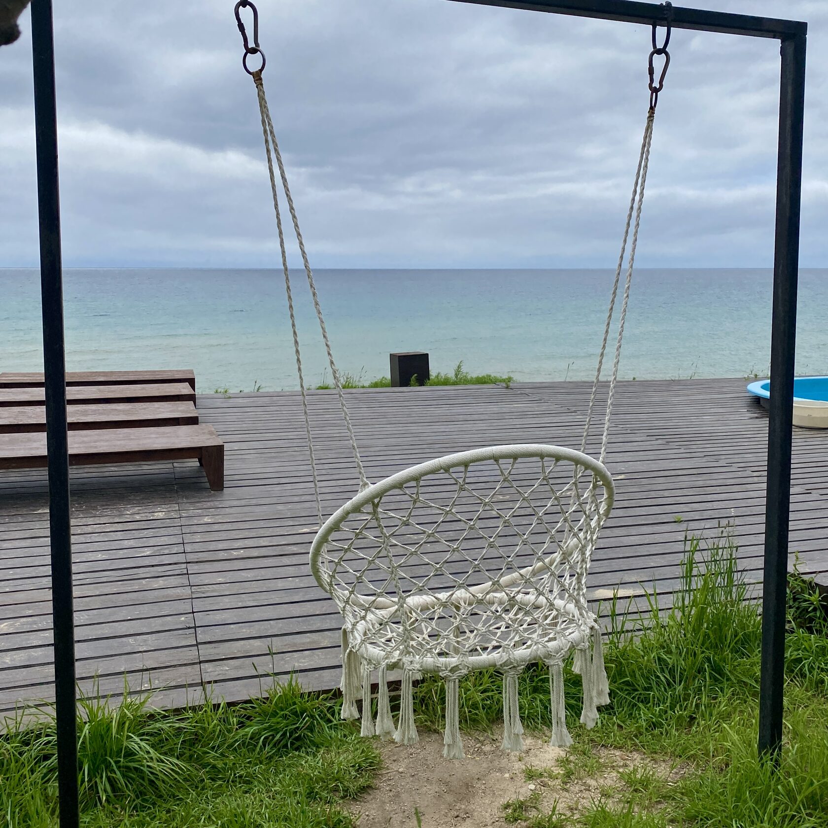 Место отдыха на территории базы.